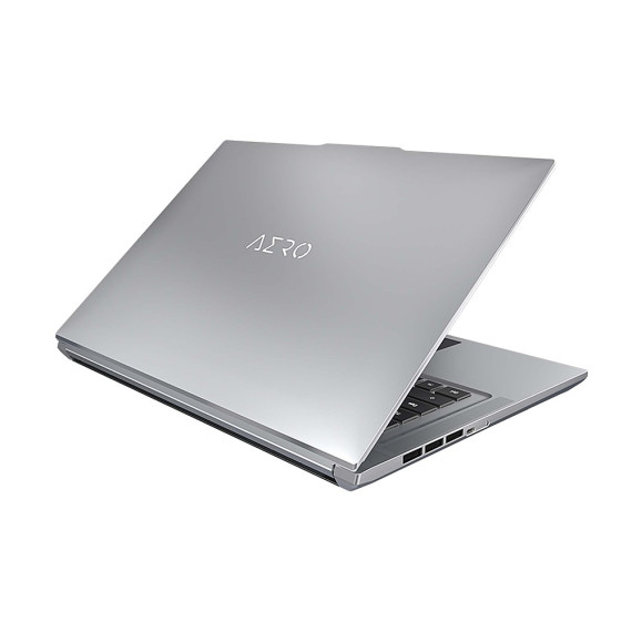 GIGABYTE Aero 17 Silver (AERO_17_XE5-73RU744JP)