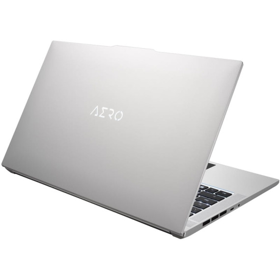 Gigabyte Aero 17 (AERO_17_XE5-73RU744JP)