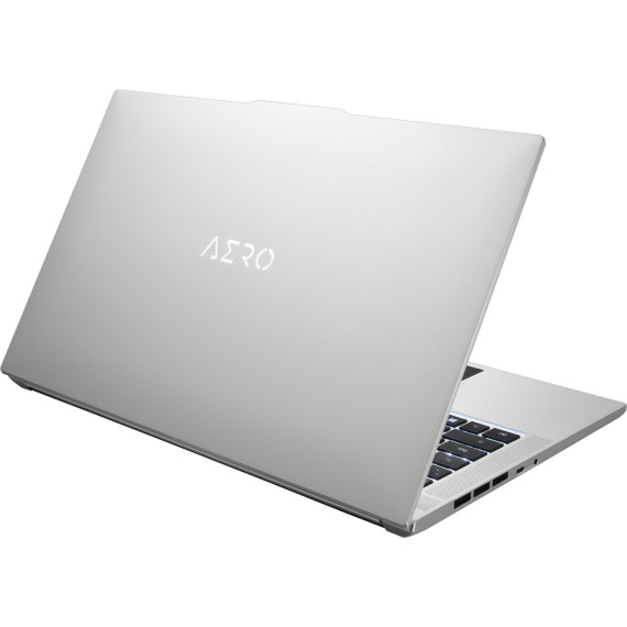 GIGABYTE AERO 17 XE5 (XE5-73UK738HP)